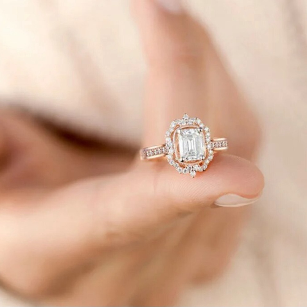 NWT Travel Rose Gold Wedding/ Engagement Ring  SIZE 10